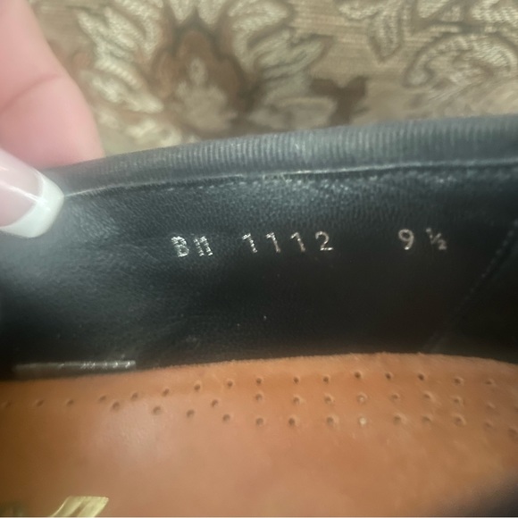 LV MENS size 9.5 - Picture 3 of 4